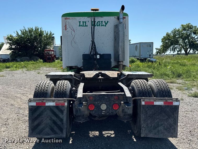 image for item EN0422 1998 Freightliner Columbia semi truck