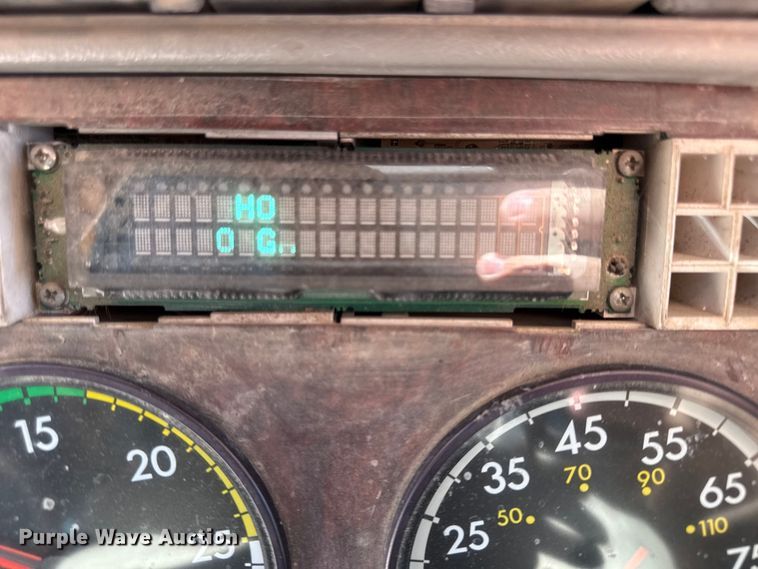image for item EN0422 1998 Freightliner Columbia semi truck
