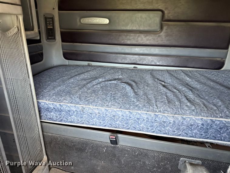 image for item EN0422 1998 Freightliner Columbia semi truck