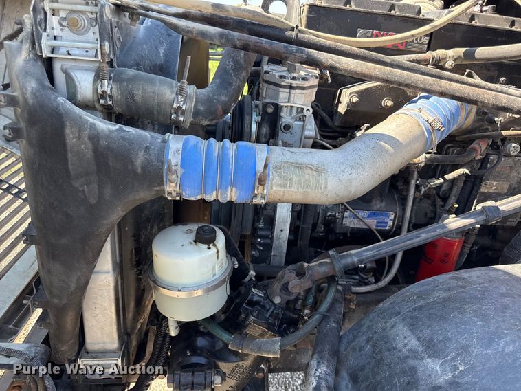 image for item EN0422 1998 Freightliner Columbia semi truck