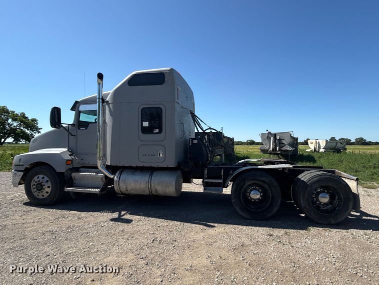 image for item EN0423 1999 Kenworth T800 semi truck