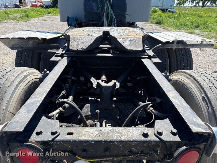 image for item EN0423 1999 Kenworth T800 semi truck