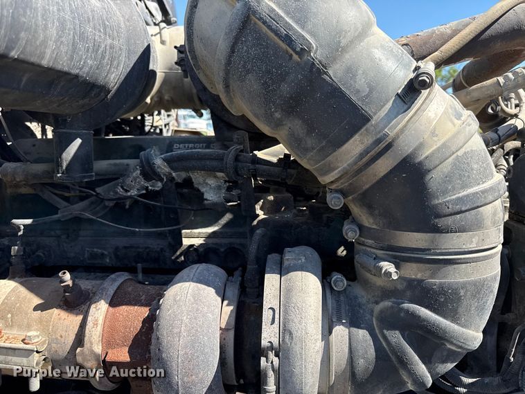 image for item EN0423 1999 Kenworth T800 semi truck