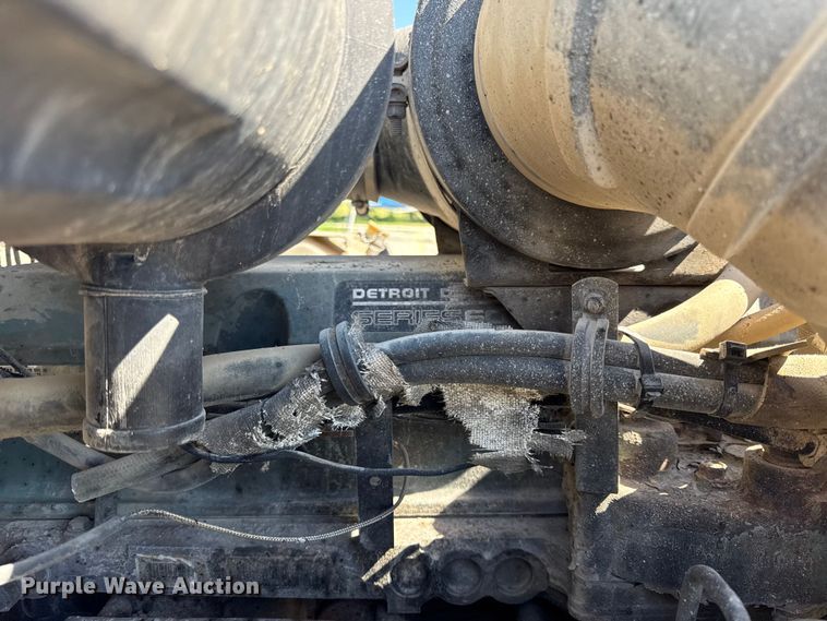 image for item EN0423 1999 Kenworth T800 semi truck