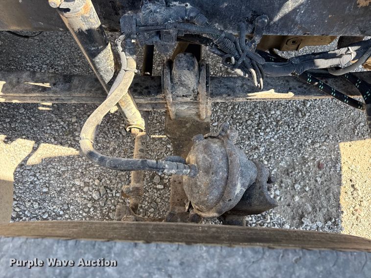 image for item EN0423 1999 Kenworth T800 semi truck
