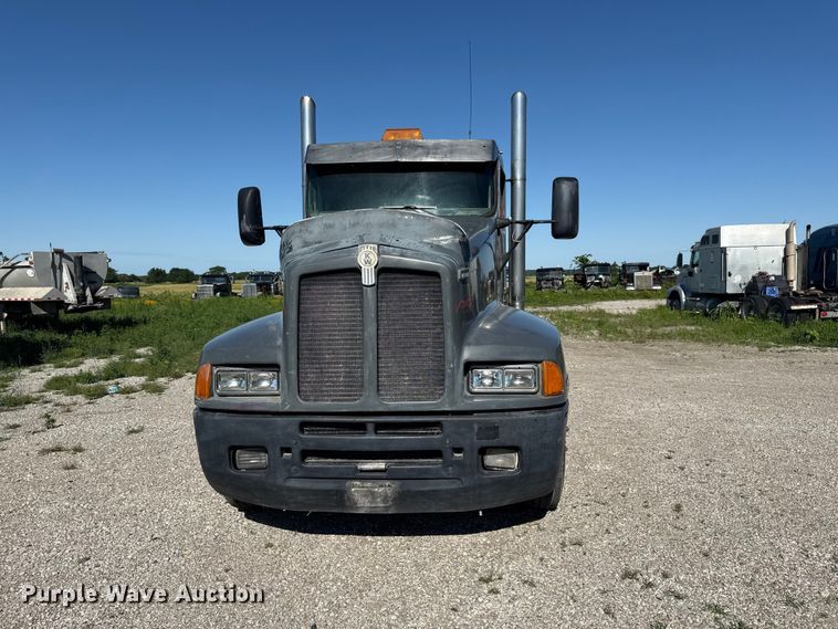 image for item EN0424 1991 Kenworth T600 semi truck