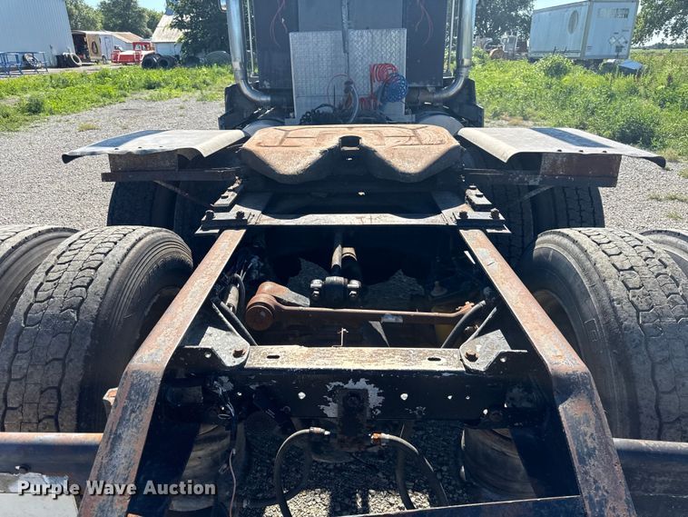 image for item EN0424 1991 Kenworth T600 semi truck