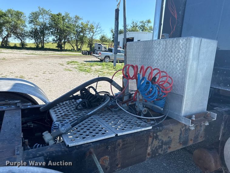 image for item EN0424 1991 Kenworth T600 semi truck
