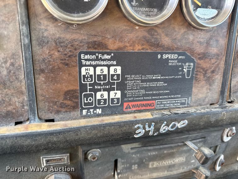 image for item EN0424 1991 Kenworth T600 semi truck