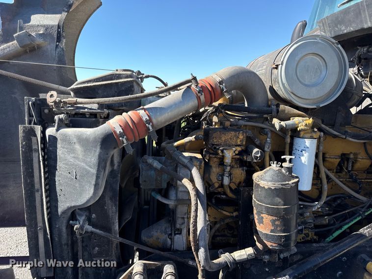 image for item EN0424 1991 Kenworth T600 semi truck