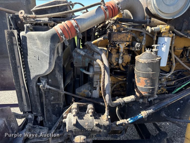 image for item EN0424 1991 Kenworth T600 semi truck