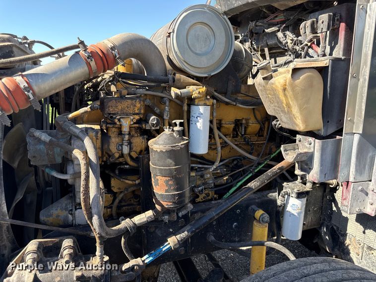 image for item EN0424 1991 Kenworth T600 semi truck