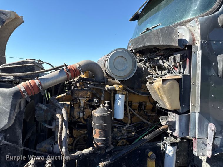 image for item EN0424 1991 Kenworth T600 semi truck