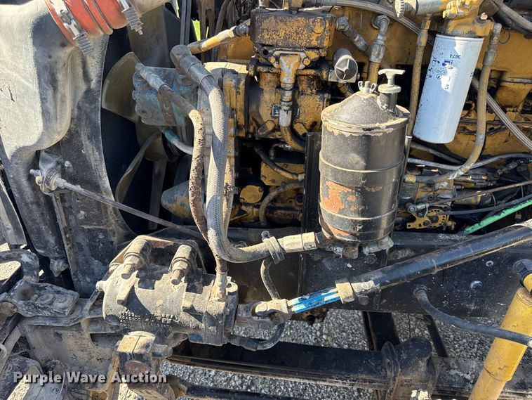 image for item EN0424 1991 Kenworth T600 semi truck