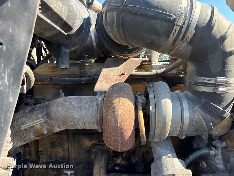image for item EN0424 1991 Kenworth T600 semi truck