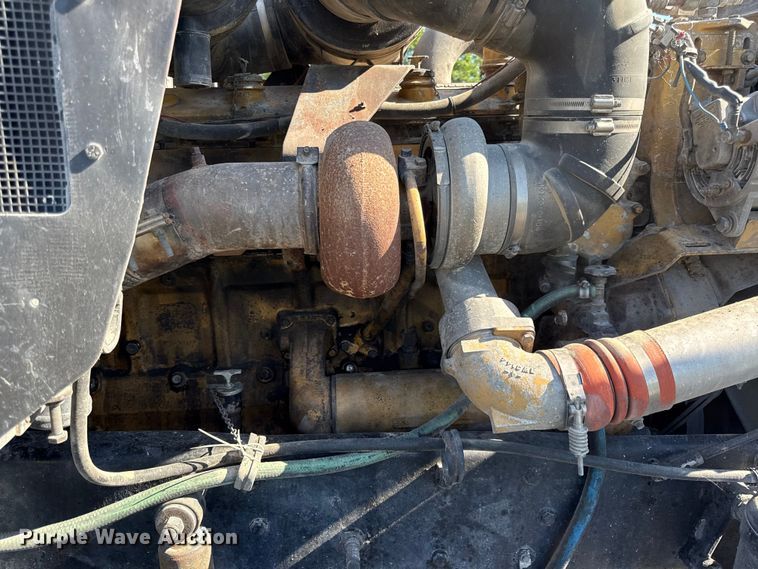 image for item EN0424 1991 Kenworth T600 semi truck