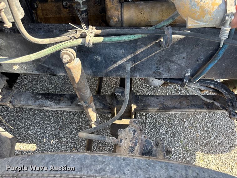 image for item EN0424 1991 Kenworth T600 semi truck