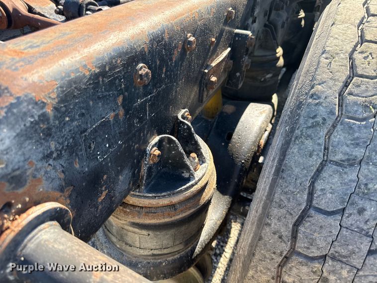 image for item EN0424 1991 Kenworth T600 semi truck
