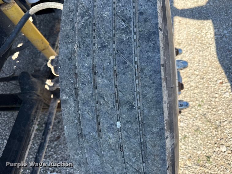 image for item EN0424 1991 Kenworth T600 semi truck