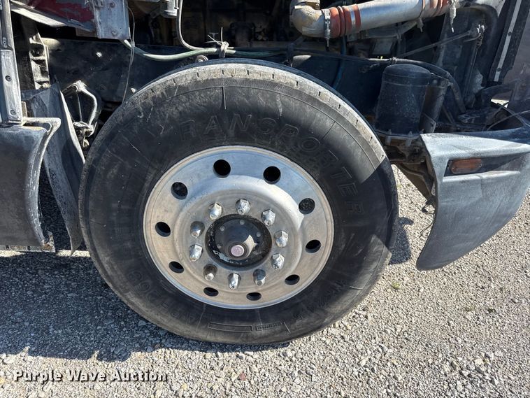 image for item EN0424 1991 Kenworth T600 semi truck