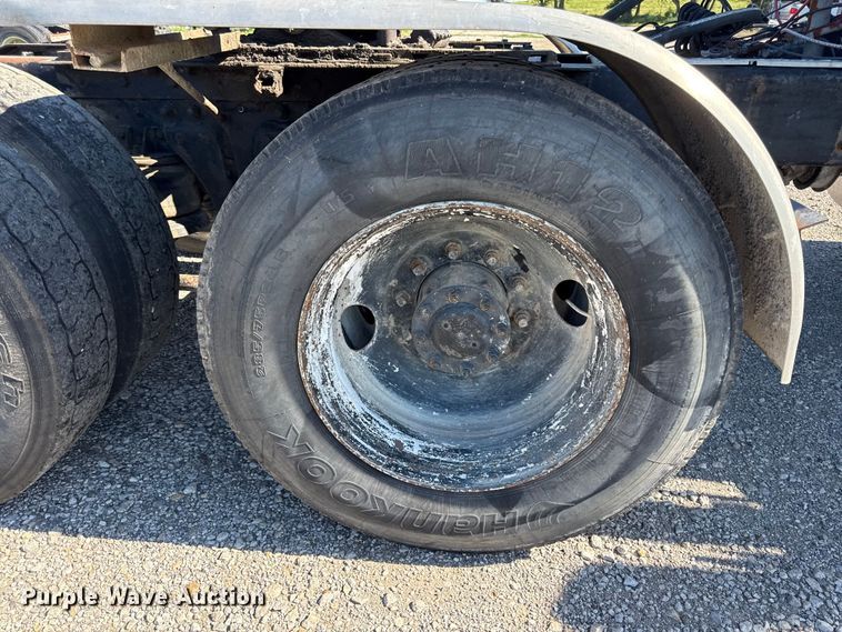 image for item EN0424 1991 Kenworth T600 semi truck