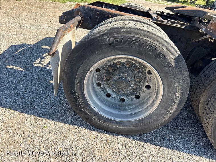 image for item EN0424 1991 Kenworth T600 semi truck