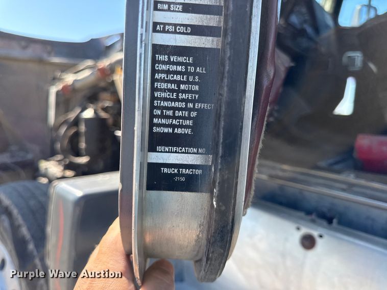 image for item EN0424 1991 Kenworth T600 semi truck