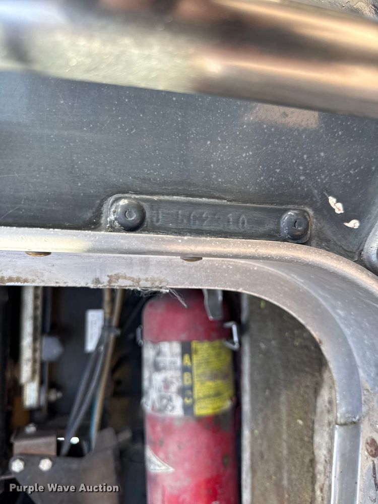 image for item EN0424 1991 Kenworth T600 semi truck