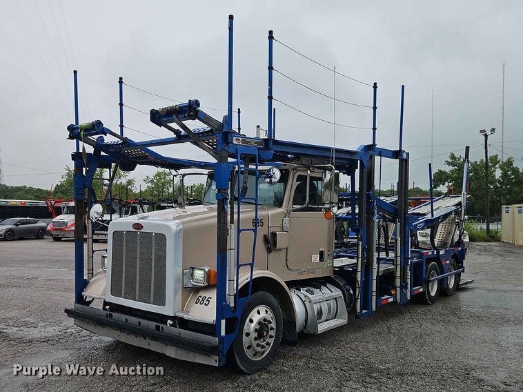 image for item EO7377 2016 Peterbilt 365 car carrier truck