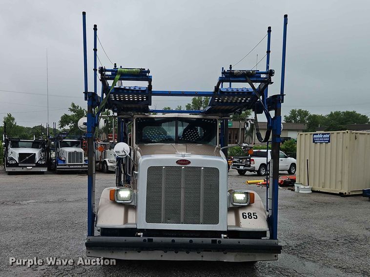 image for item EO7377 2016 Peterbilt 365 car carrier truck