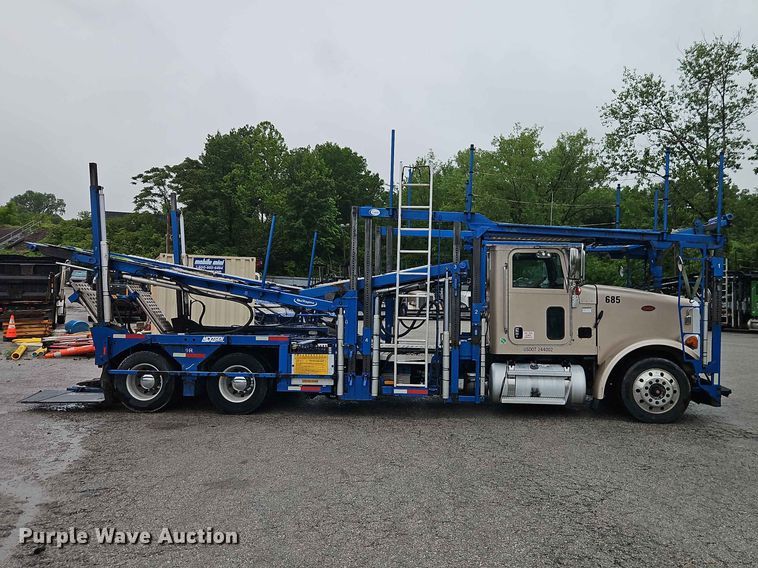 image for item EO7377 2016 Peterbilt 365 car carrier truck