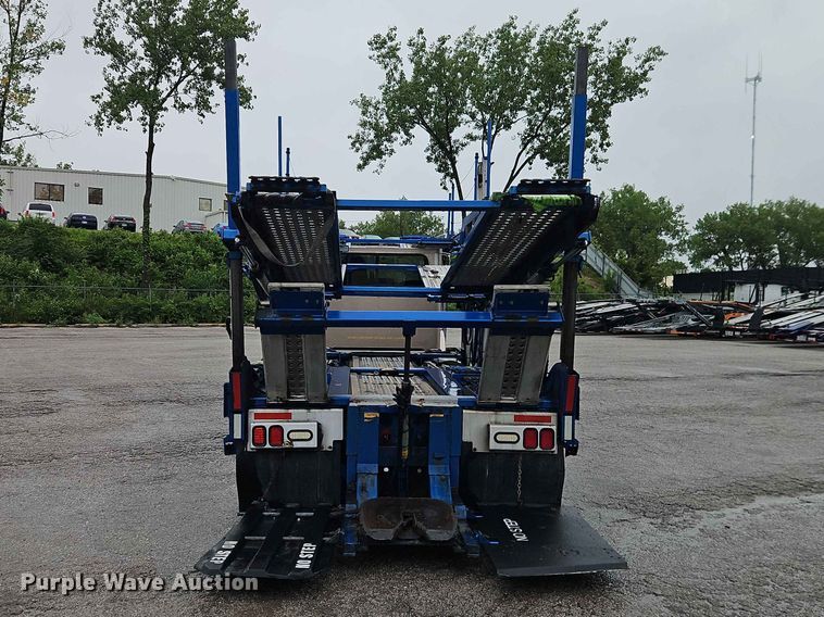 image for item EO7377 2016 Peterbilt 365 car carrier truck