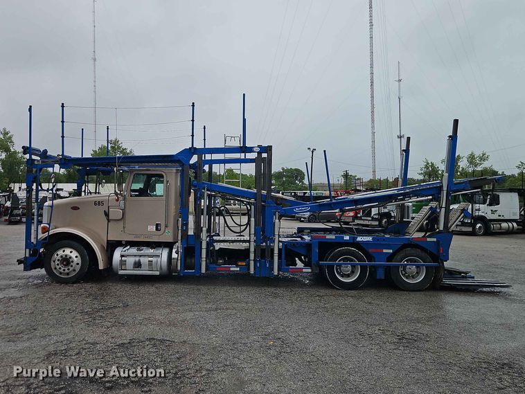 image for item EO7377 2016 Peterbilt 365 car carrier truck