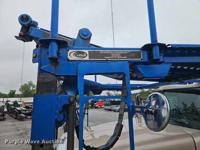 image for item EO7377 2016 Peterbilt 365 car carrier truck