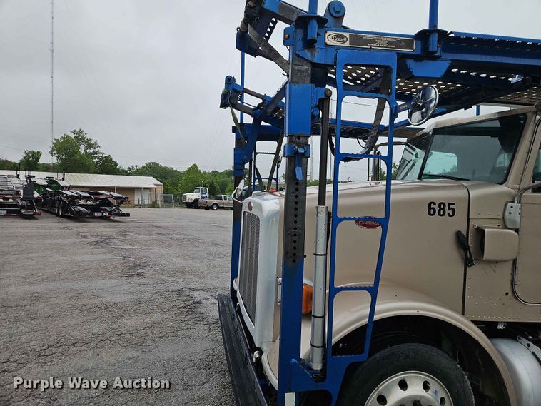image for item EO7377 2016 Peterbilt 365 car carrier truck