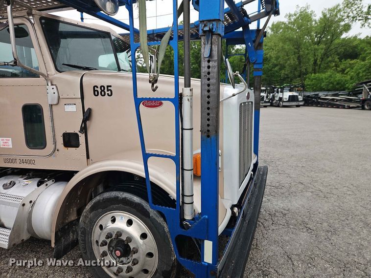 image for item EO7377 2016 Peterbilt 365 car carrier truck