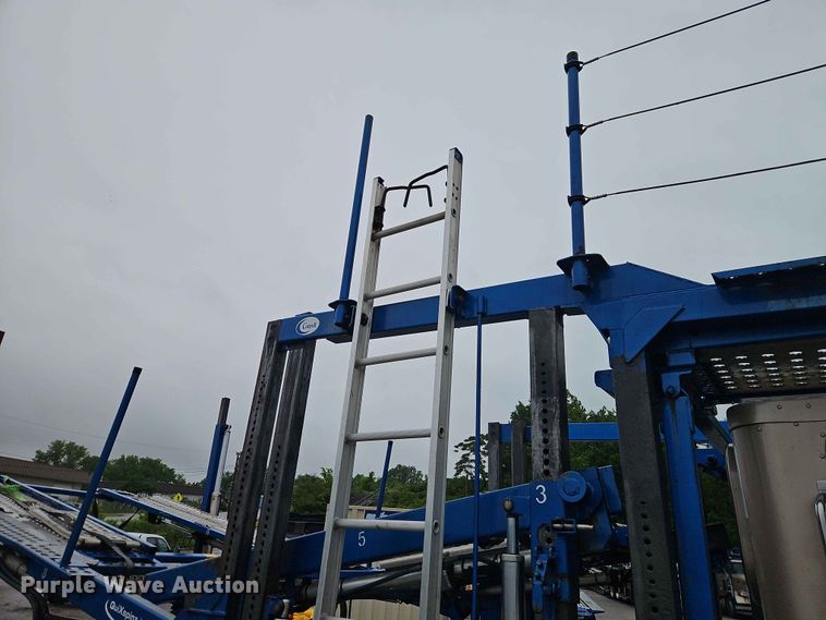 image for item EO7377 2016 Peterbilt 365 car carrier truck