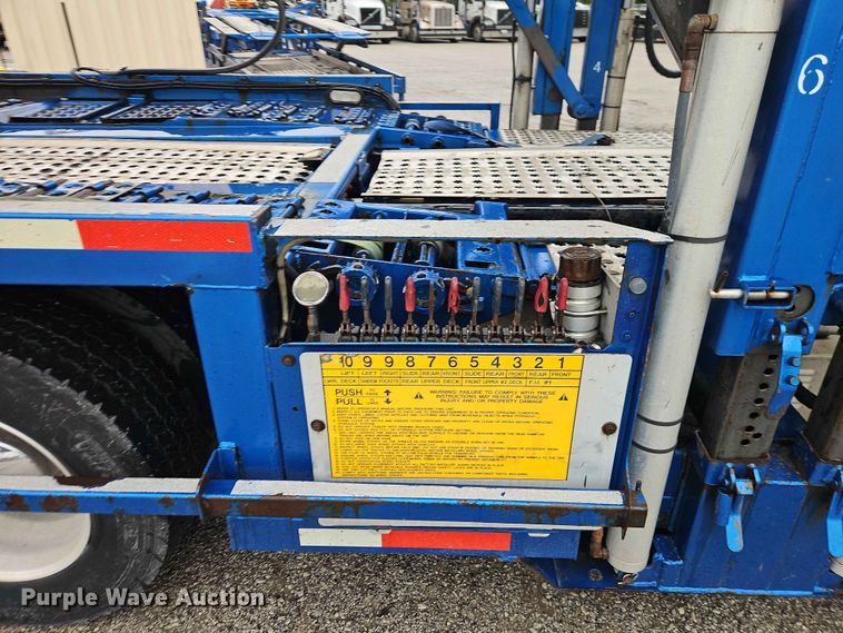 image for item EO7377 2016 Peterbilt 365 car carrier truck