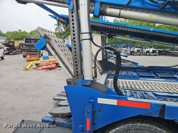 image for item EO7377 2016 Peterbilt 365 car carrier truck