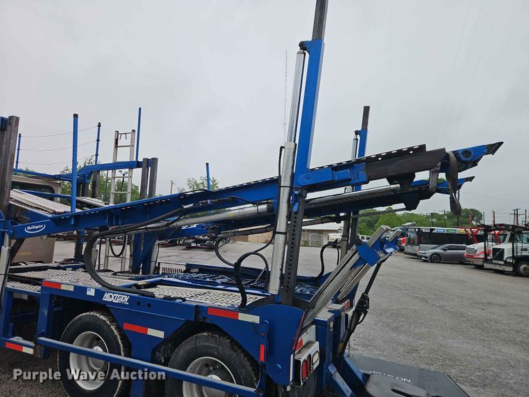 image for item EO7377 2016 Peterbilt 365 car carrier truck