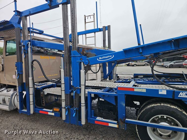 image for item EO7377 2016 Peterbilt 365 car carrier truck