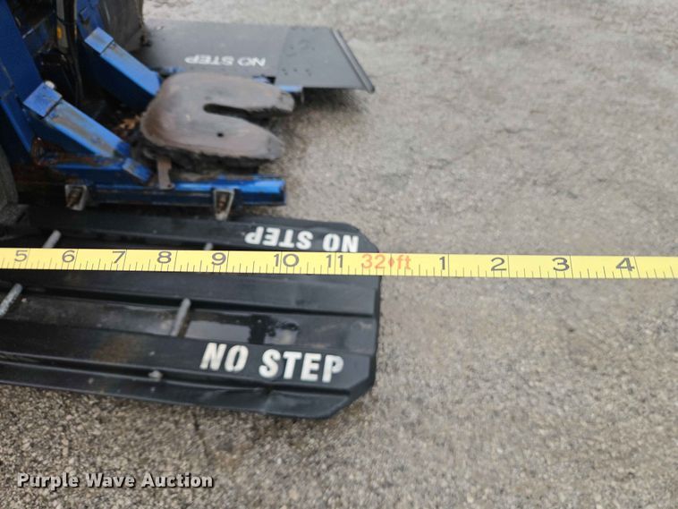 image for item EO7377 2016 Peterbilt 365 car carrier truck