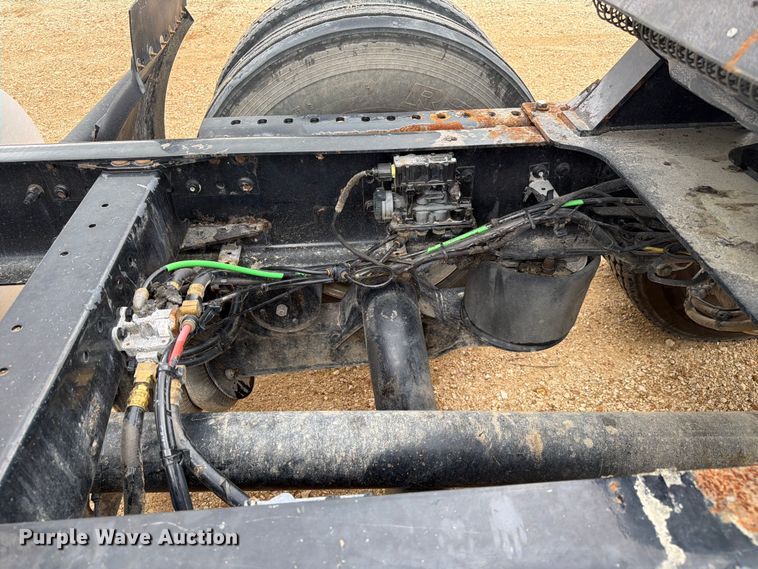 image for item ER3005 2020 Volvo VNR semi truck