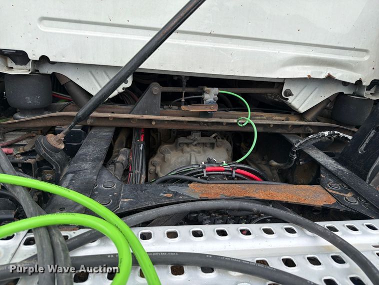image for item ER3005 2020 Volvo VNR semi truck