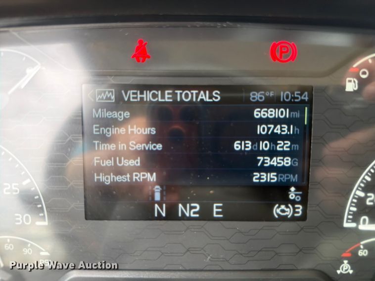 image for item ER3005 2020 Volvo VNR semi truck