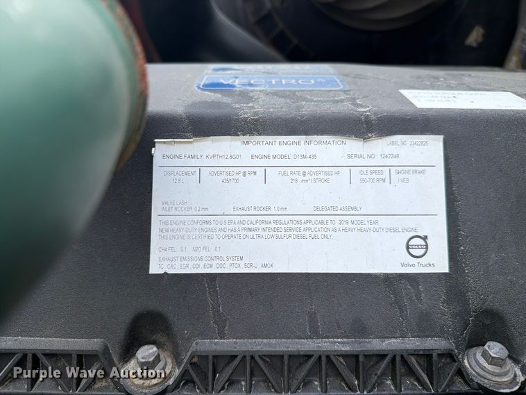image for item ER3005 2020 Volvo VNR semi truck