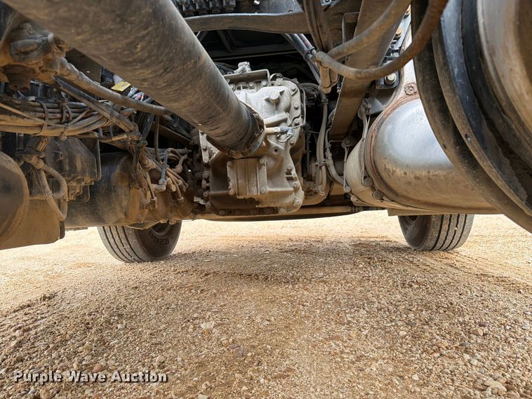 image for item ER3005 2020 Volvo VNR semi truck