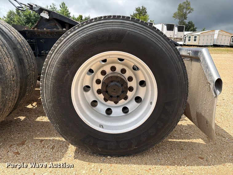 image for item ER3005 2020 Volvo VNR semi truck