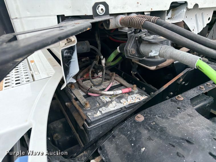 image for item ER3006 2020 Volvo VNR semi truck