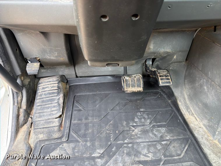 image for item ER3006 2020 Volvo VNR semi truck